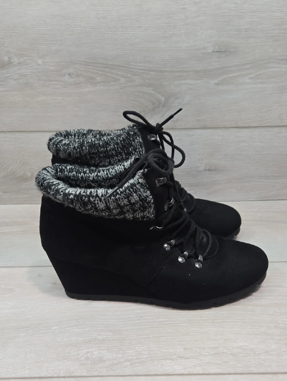Bongo Women's Black Wedge Lace-Up Ankle Boots with Knit Cuff Shoes Sz 11
